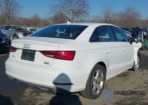 2018 Audi A3 2.0T Premium/2.0T Tech Premium z USA, uszkodzony, nr VIN WAUB8GFF6J1007176